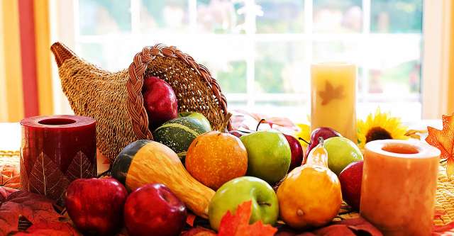 Cornucopia filled with fruits.