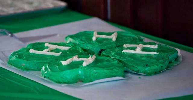 A 4-H clover cake.