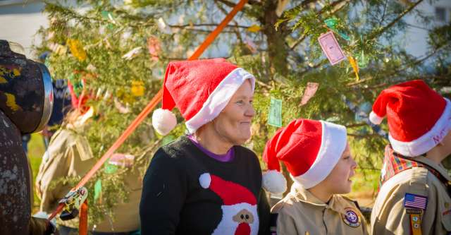 2018 christmas parade 7001954 640x333