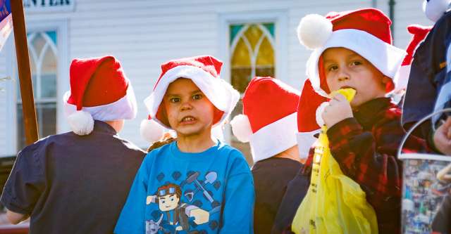 2018 christmas parade 7001953 640x333