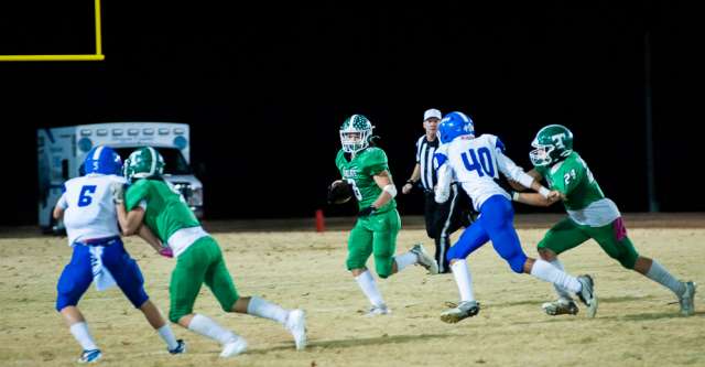 THAYER, MO – NOVEMBER 1: Thayer Bobcats running back Thomas Poole (8) looks for an opening to run through during the high school football game between the Thayer Bobcats and the Clever Bluejays on November 1, 2024, at the Thayer High School football field in Thayer, MO. (Photo by Curtis Thomas/AltonMo.com)