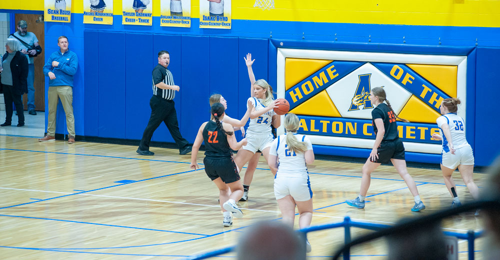 ALTON, MO - DECEMBER 12: Alton Comets Alee Willard (24) looks to step and make a shot during the high school basketball game between the Alton Comets and the Licking Wildcats on December 12, 2024 at the Alton High School Gym in Alton, Missouri. (Photo by Amanda Thomas/AltonMo.com)