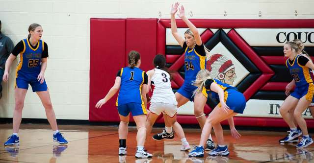 COUCH, MO – JANUARY 14: Alton Comets Alee Willard (24) blocks the opponent from making a point during the high school basketball game between the Alton Comets and Couch Indians on January 14, 2025 at the Couch High School Gym in Couch, Missouri. (Photo by Amanda Thomas/AltonMo.com)