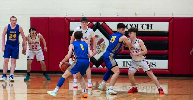 COUCH, MO – JANUARY 14: Alton Comets Kayden Willard (1) dribbles to the basket to make a shot during the high school basketball game between the Alton Comets and Couch Indians on January 14, 2025 at the Couch High School Gym in Couch, Missouri. (Photo by Amanda Thomas/AltonMo.com)