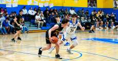 ALTON, MO – JANUARY 4: Summersville Wildcat player looks to dribble past the opponent during the high school basketball game between the Alton Comets and the Summersville Wildcats on January 4, 2025 at the Alton High School Gym in Alton, Missouri. (Photo by Amanda Thomas/AltonMo.com)